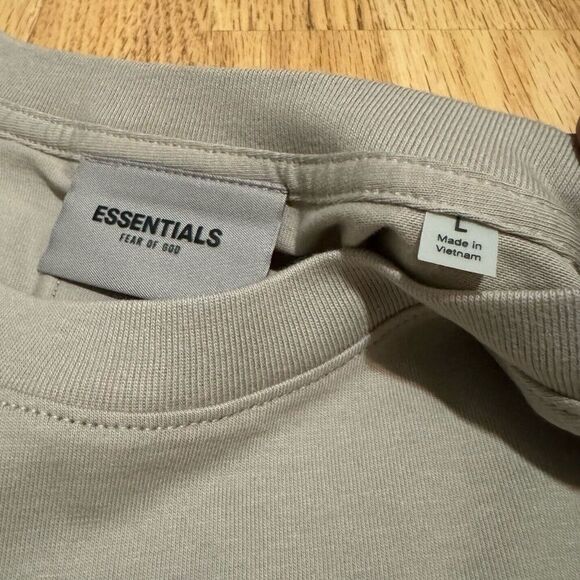 Men’s Size Large Essentials Fear Of God Core Collection Tan Short Sleeve T-Shirt - Picture 4 of 8